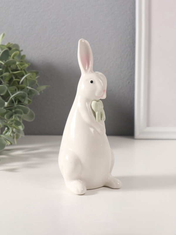 Сувенир керамика "Белый кролик с зелёным бантиком" 6х6,5х16,5 см
