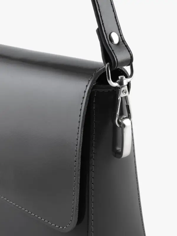 Ручка для сумки кожзам  2 карабина 60&plusmn;1см*1,8см чёрный/серебряный АУ