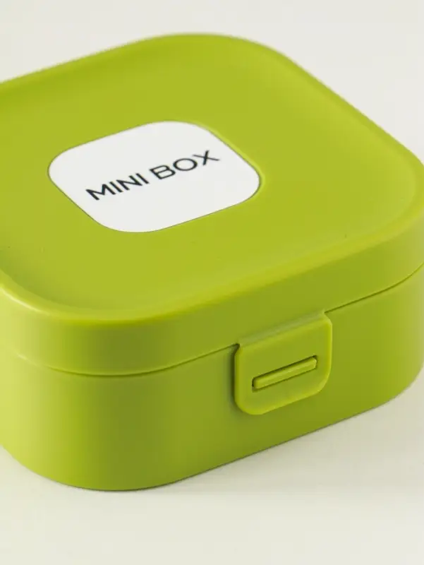 Шкатулка пластик для украшений с зеркалом, с ручкой 3 ячейки, 3 полосы, зелёны 9х9х3,8 см