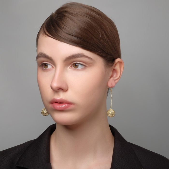 Серьги висячие &laquo;Шар плетёный&raquo;, цвет белый в золоте, 6,5 см