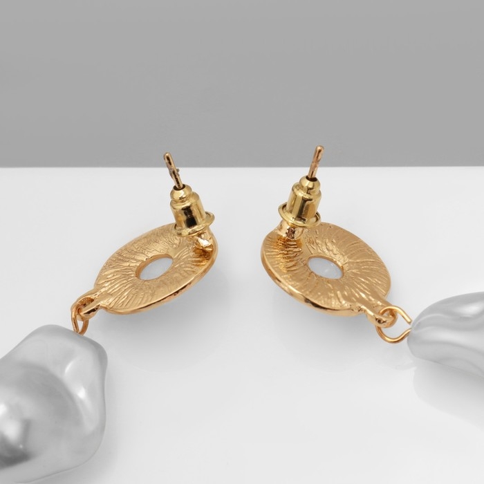 Серьги с жемчугом &laquo;Абстракция&raquo; крупная бусина, цвет золото