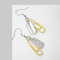 Серьги металл &laquo;Лезвие&raquo; со скрепкой, цвет жёлтый в серебре