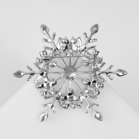 Брошь новогодняя &laquo;Снежинка&raquo;, цвет радужно-синий в серебре