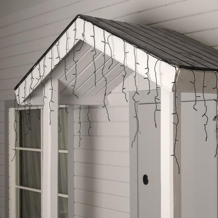 Гирлянда «Бахрома» 4 × 0.6 м, IP44, тёмная нить, 180 LED, свечение тёплое белое, 8 режимов, 220 В Гирлянда «Бахрома» 4 × 0.6 м, IP44, тёмная нить, 180 LED, свечение тёплое белое, 8 режимов, 220 В