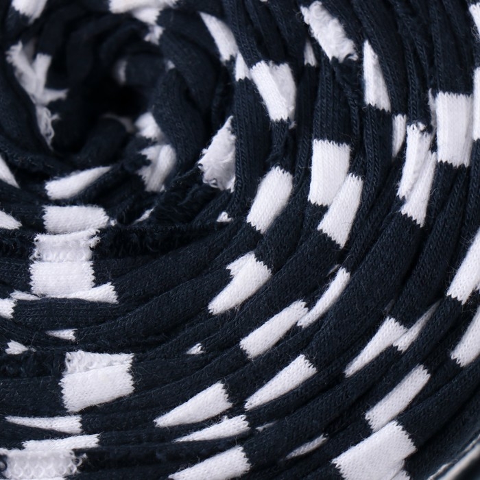 Трикотажная пряжа вторичная 90% хлопок,10% п/э, 100м/450&plusmn;50 гр (полосатик бело-чёрный)