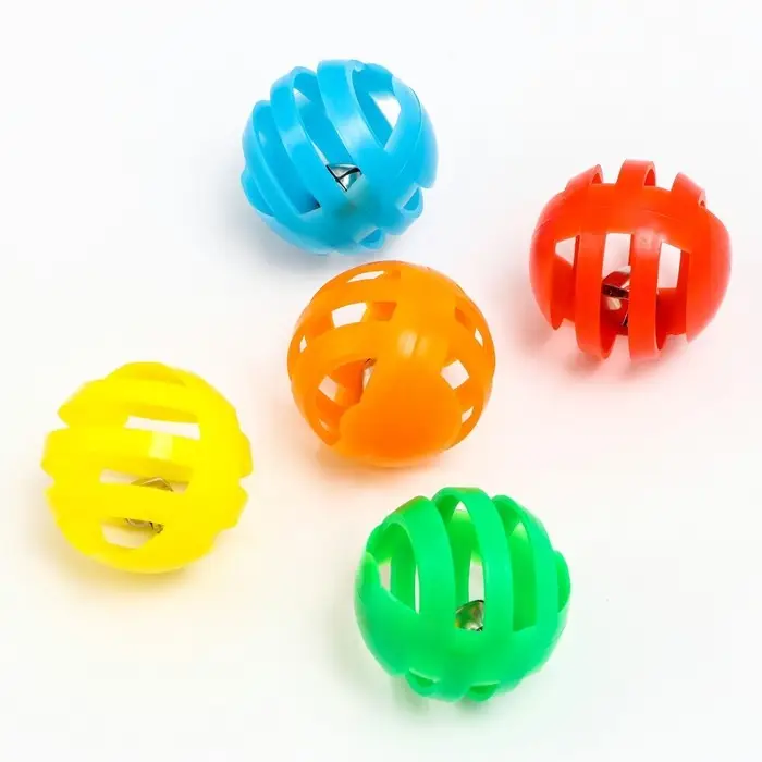 Шарик для кошек с бубенчиком "Футбол", 3,8 см, фасовка 60 шт, микс цветов