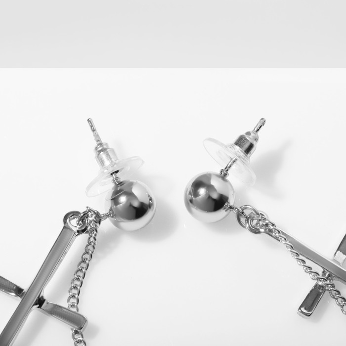 Серьги висячие &laquo;Кресты&raquo; с бусинами, цвет серебро