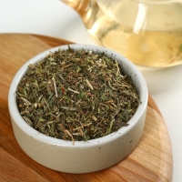 Подарочный набор &laquo;8 марта&raquo;: чай травяной 20 г., бальзам природный 100 мл.