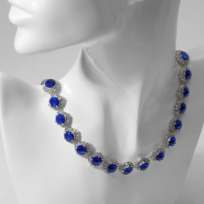 Колье &laquo;Драгоценность&raquo; круг в стразах, цвет синий в серебре, 32 см