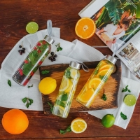 Бутылка для воды стеклянная &laquo;Лидо&raquo;, 500 мл, h=22,5 см, цвет ремешка МИКС