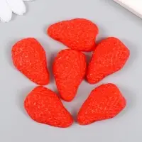 Декор для творчества PVC "Половинка клубники" 3,6х2,4х1,5 см