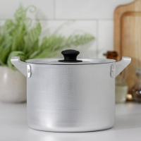 Кастрюля алюминиевая, 2.5 л, металлическая крышка Кастрюля алюминиевая, 2.5 л, металлическая крышка