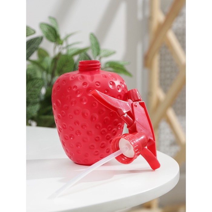 Пульверизатор &laquo;Клубничка&raquo;, 500 мл, цвет красный