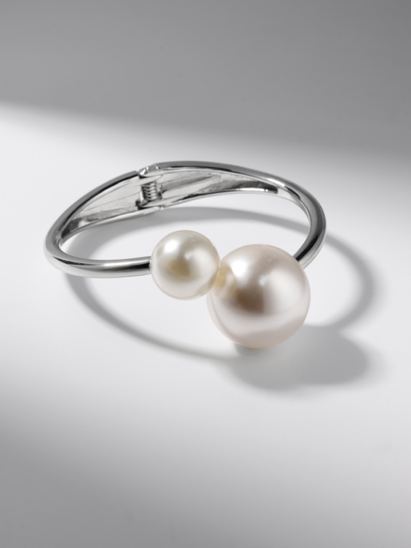 Браслет металл &laquo;Жемчужный&raquo; две бусины, цвет серебро