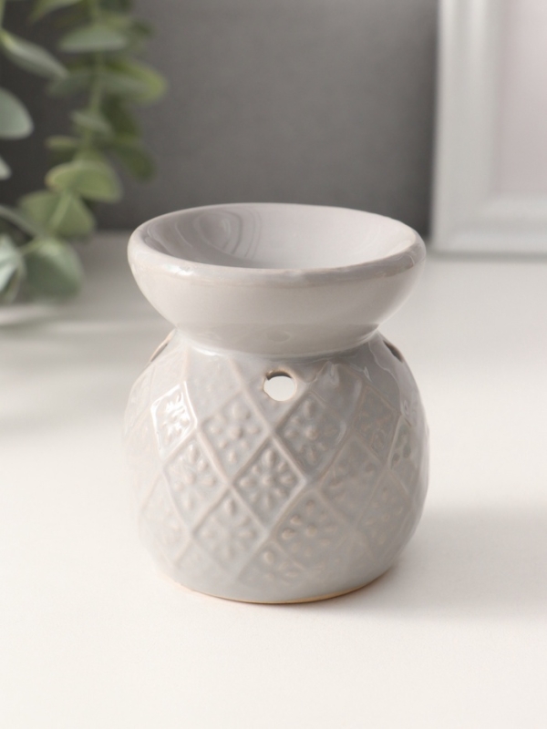 Аромалампа керамика "Цветочки в ромбах" серая 6,3х6,3х7,5 см