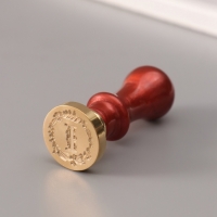 Печать для сургуча с пластиковой ручкой "Венок с буквой I" 2,5х2,5х6,3 см