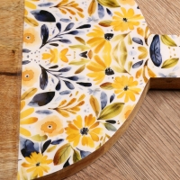 Доска разделочная круглая "Желтые и синие цветы" дерево манго 36х28 см