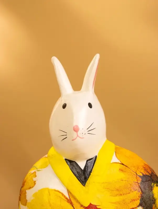 Сувенир дерево "Кролик в халате" тёмный, 10х6х12 см