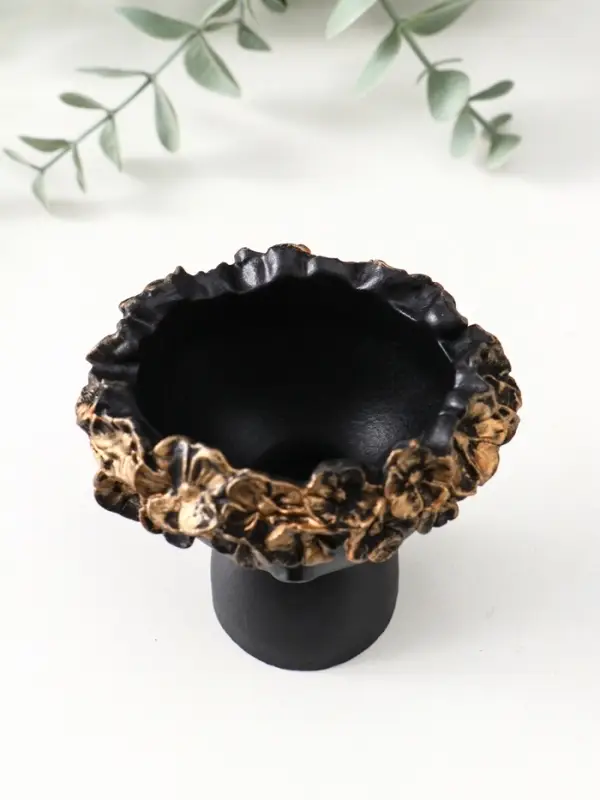 Подсвечник для тонкой свечи &laquo;Девочка в венке малая&raquo;, 7.5&times;9&times;8 см, чёрный