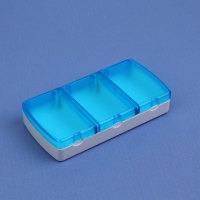 Таблетница, 9,5 &times; 4,8 &times; 1,8 см, 3 секции, цвет голубой