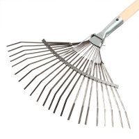 Грабли веерные, пластинчатые, 22 зубца, оцинкованная сталь, деревянный черенок, 1 сорт