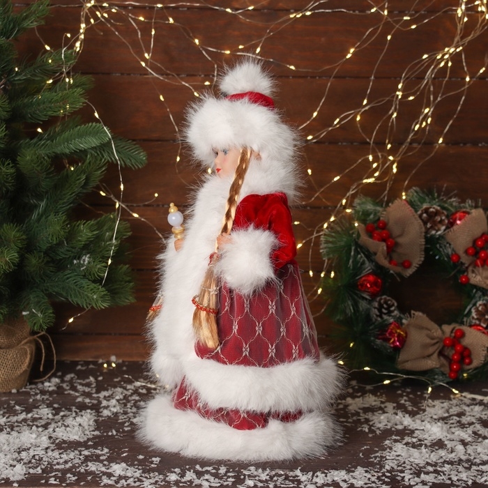 Снегурочка Снегурочка "В пушистой шубке, с фонариком" двигается, с подсветкой, 40х20 см, красный