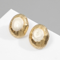 Серьги с жемчугом &laquo;Абстракция&raquo; жемчужная ракушка, цвет белый в золоте