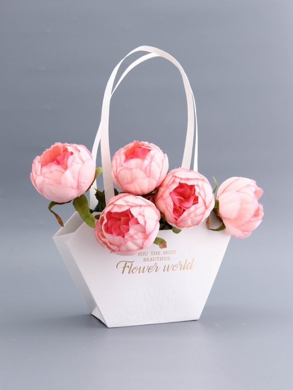 Сумка для цветов тиснение белая, "Самой прекрасной", влагостойкая, 23х15х9 см