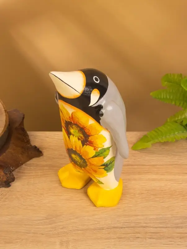 Сувенир &laquo;Пингвин в цветах&raquo;, 11&times;11&times;22 см, дерево