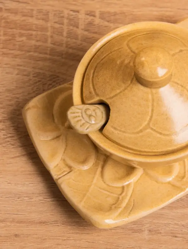 Соусник с крышкой на подставке &laquo;Классика&raquo;, 11&times;8&times;7 см, керамика, бежевый