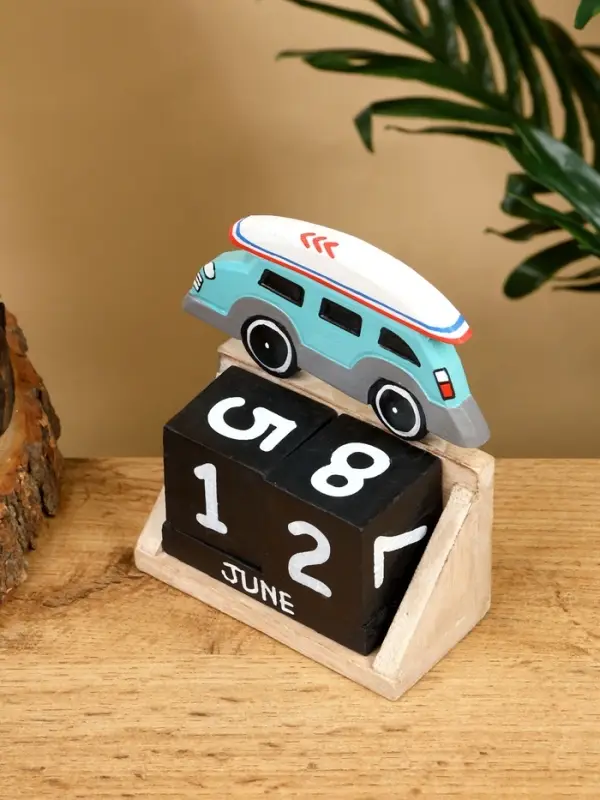 Календарь настольный "Машинка" дерево 11х5х14 см