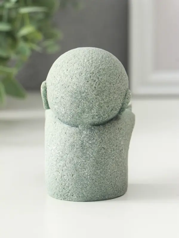 Подсвечник песчаник "Маленький монах" d=4 см 6х9х8,5 см