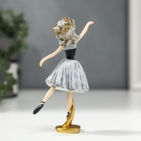 Сувенир полистоун "Балерина с кудрями, в серо-чёрном платье и чёрных пуантах" 13х3,5х6,5 см Сувенир полистоун "Балерина с кудрями, в серо-чёрном платье и чёрных пуантах" 13х3,5х6,5 см