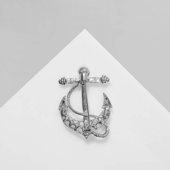 Брошь &laquo;Якорь&raquo; с бусинками, цвет белый в серебре