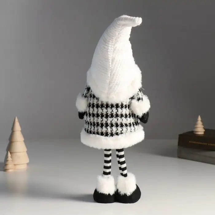 Кукла интерьерная "Дед Мороз в кафтане с рисунком гусиная лапка" 16х12х46 см