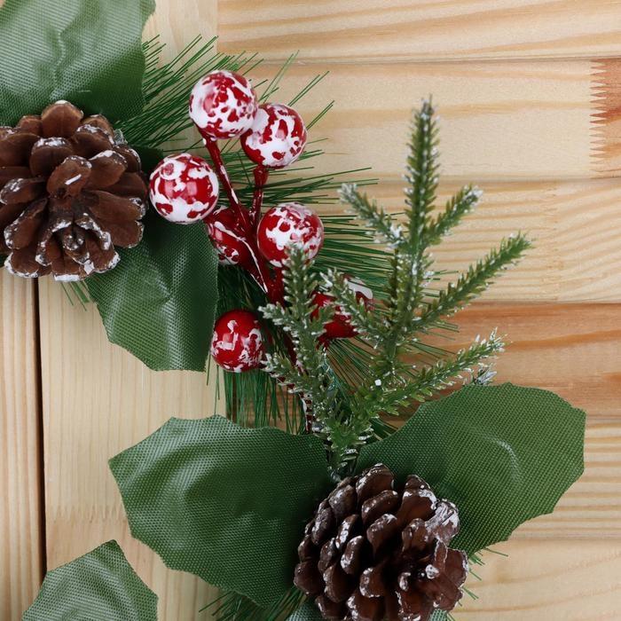 Венок новогодний d-18 см "Глория" шишки и ягодки