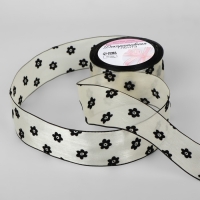 Лента капроновая «Цветы», с бархатным тиснением, 38 мм × 9,1 ± 0,5 м, цвет бежевый/чёрный Лента капроновая «Цветы», с бархатным тиснением, 38 мм × 9,1 ± 0,5 м, цвет бежевый/чёрный