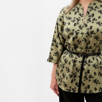 Костюм женский (туника и брюки), цвет хаки/черный, принт цветы, размер 56 Костюм женский (туника и брюки), цвет хаки/черный, принт цветы, размер 56