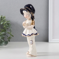 Сувенир керамика "Малышка в шляпке - гадание на ромашке" кобальт 7,5х7,5х20 см