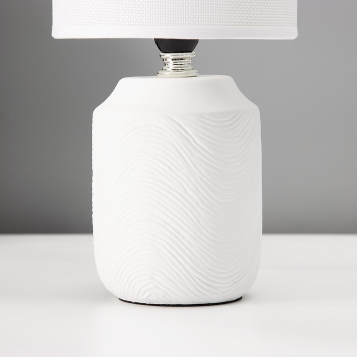 Настольная лампа с абажуром RISALUX «Румини», Е14, 40 Вт, белый, 13×13×27 см Настольная лампа с абажуром RISALUX «Румини», Е14, 40 Вт, белый, 13×13×27 см