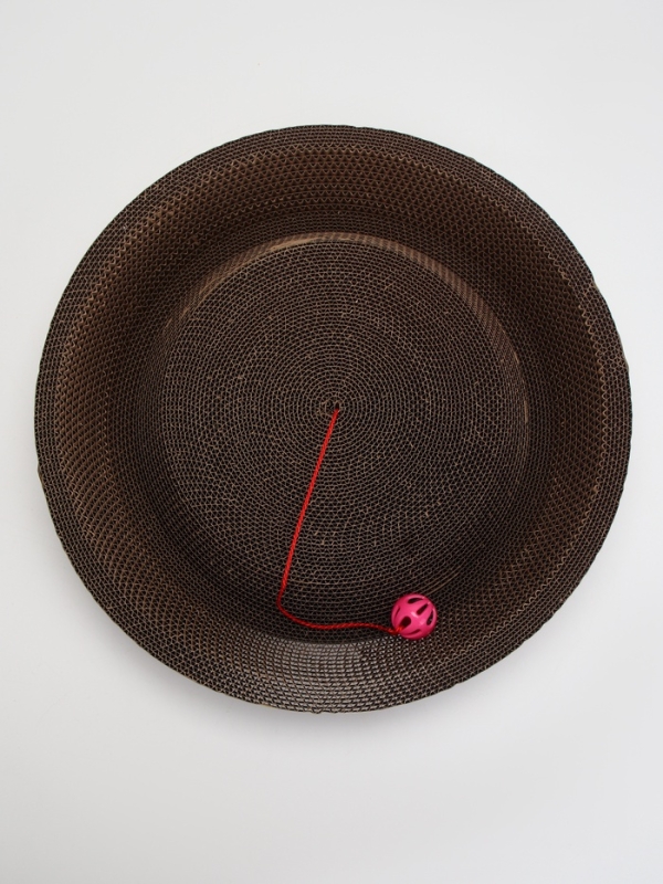 Когтеточка-лежанка Когтеточка-лежанка "Пижон" из гофрокартона с кошачьей мятой "Пчелка", 45 х 9 см