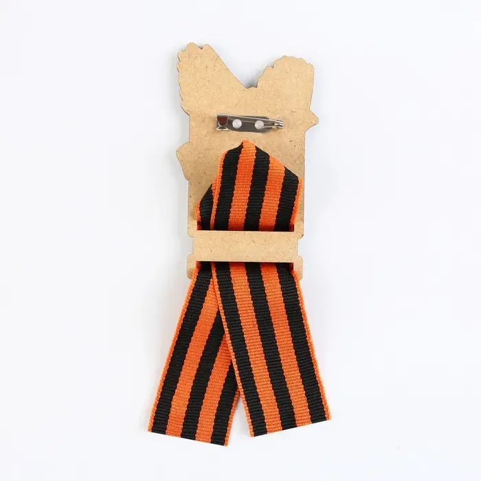 Значок с георгиевской лентой на 9 мая &laquo;Голубь&raquo;, дерево, 4.3&times;7.2 см