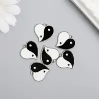 Металлический элемент, декоративная подвеска &laquo;Арт Узор. Инь-ян сердце&raquo;, эмаль, серебро, 2.1&times;1.9 см