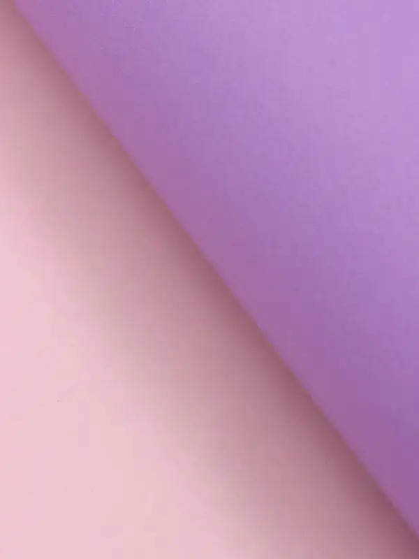 Бумага упаковочная крафт, двусторонняя, бежево-фиоелтовый 0,68 х 10&plusmn;5% м