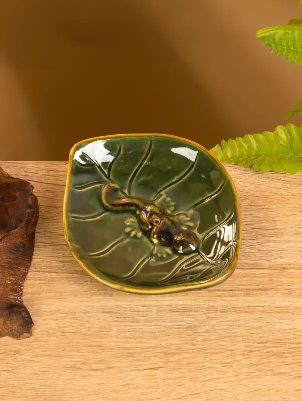 Подставка под благовония "Геккон на листке" керамика, цв. коричнево-зелёный, 13х11х2 см
