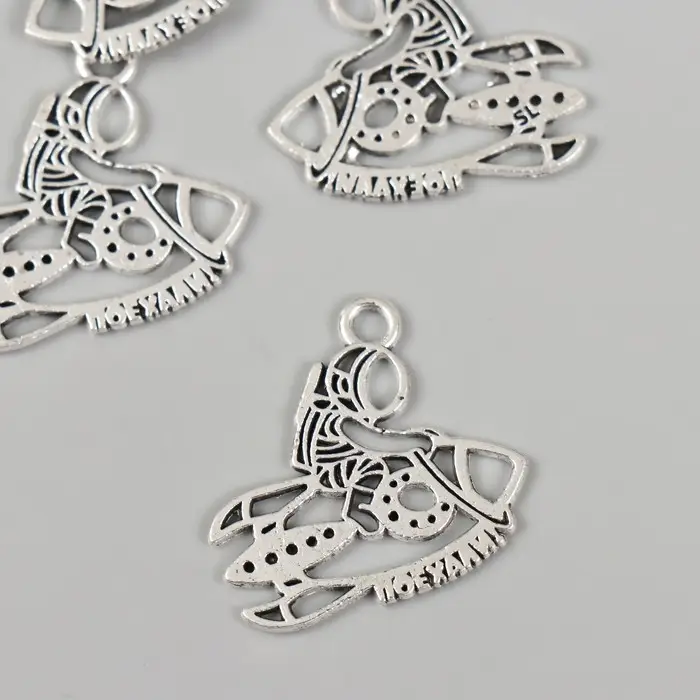 Металлический элемент, декоративная подвеска &laquo;Арт Узор. Космонавт на ракете: Поехали!&raquo;, 2.3&times;2.5 см