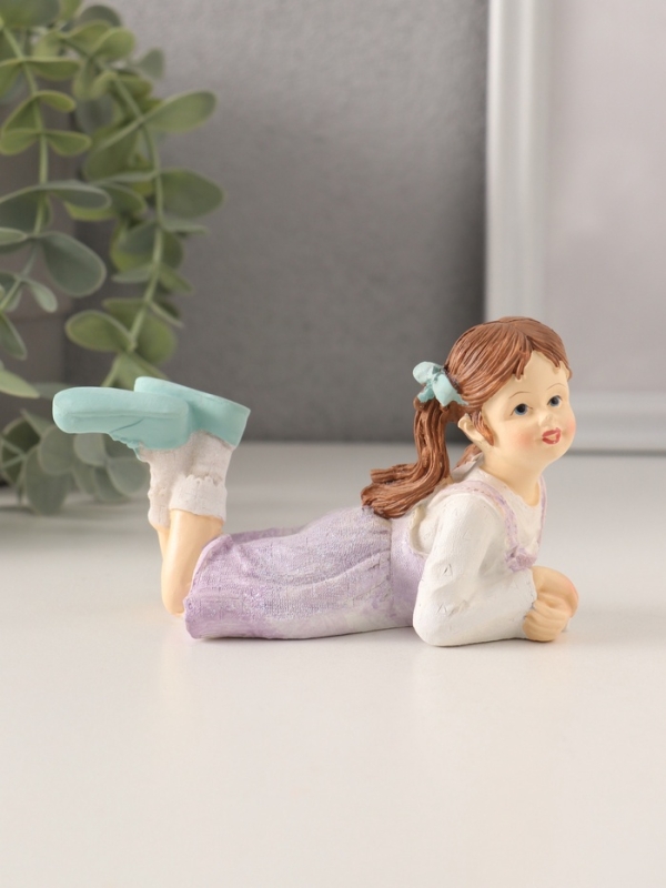 Сувенир полистоун "Малышка в сиреневом сарафане" 14х6,5х7 см