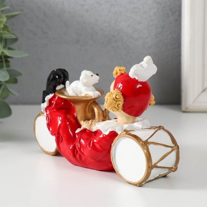 Сувенир полистоун Сувенир полистоун "Клоун с щенком, лежит на барабанах" бело-красный 14х5,5х8,5 см