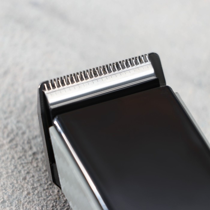 Машинка для стрижки волос, 3 насадки, подарочный набор &laquo;Неприкасаемый запас&raquo;, 9 х 18 см.