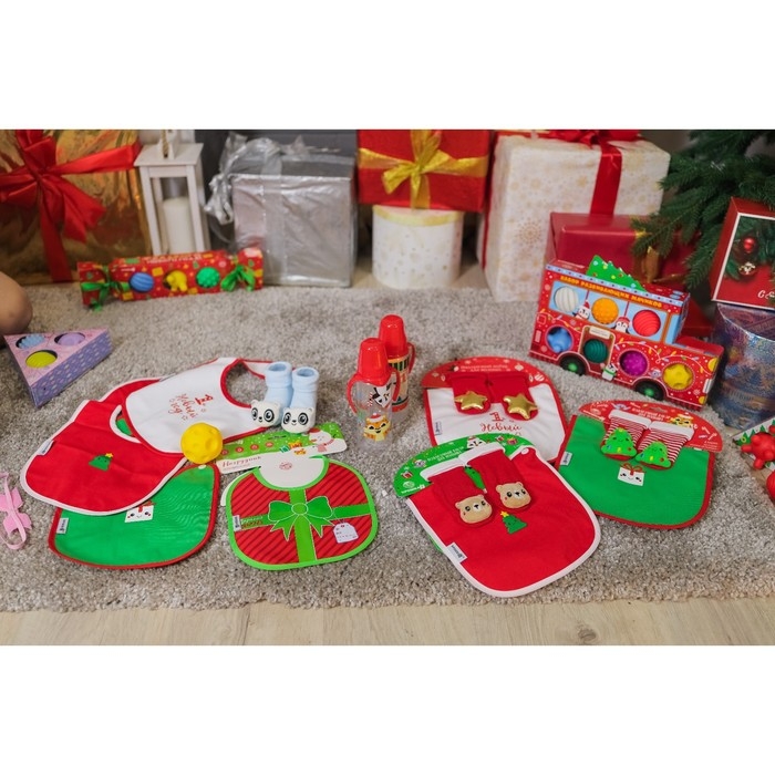 Нагрудник &laquo;Наш подарочек&raquo; непромокаемый на завязках, ПВХ, новогодняя подарочная упаковка, Крошка Я